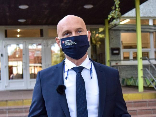 Gröhling potvrdil, že na školách sa prioritne stále vyučuje anglický jazyk