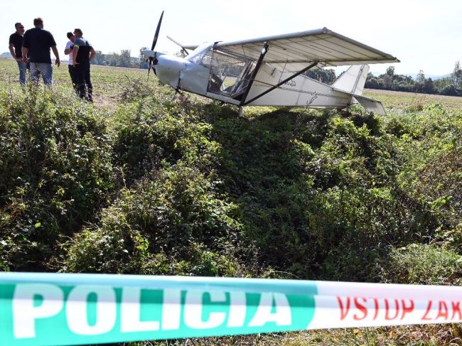 Polícia vyšetruje nález poškodeného ľahkého lietadla bez posádky