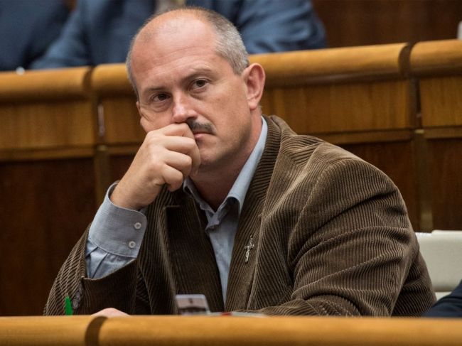 Podľa Kotlebu je sudkyňa ovplyvnená médiami, Sabová o jeho námietke nekonala