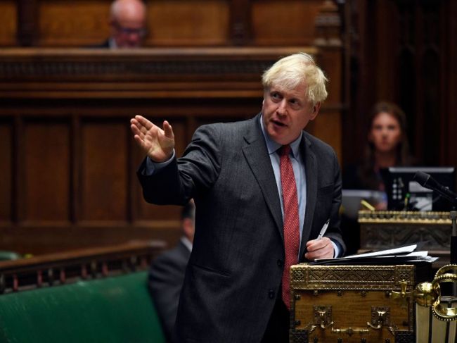 Premiér Johnson oznámil nové opatrenia pre Anglicko