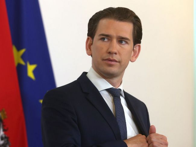 Kurz varoval pred pokusom donútiť členské štáty EÚ prijať azylantov