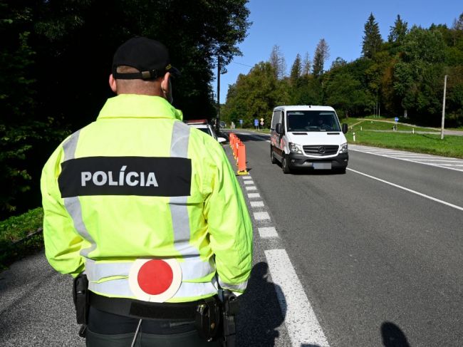 Policajti robia náhodné kontroly na hraniciach v Žilinskom kraji