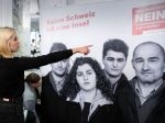 Švajčiarski voliči odmietli obmedziť imigráciu, podporili otcovskú dovolenku