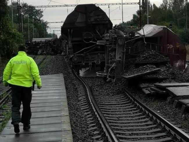 V malackom okrese sa vykoľajil vlak, železničná doprava je v oboch smeroch odstavená