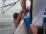 Video: Rybárov šokoval nález na hladine, z vody vytiahli nezvestnú osobu