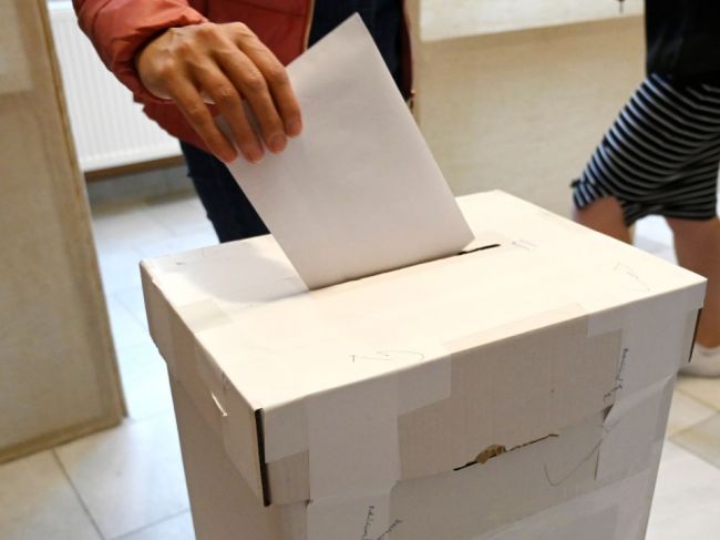 Sobotné doplňujúce voľby budú za prísnych protiepidemických opatrení