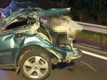 FOTO: Pri zrážke auta s dvoma dodávkami zomrel 18-ročný vodič