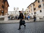 Talianska vláda uvažuje nad zavedením povinného celoštátneho nosenia rúšok vonku