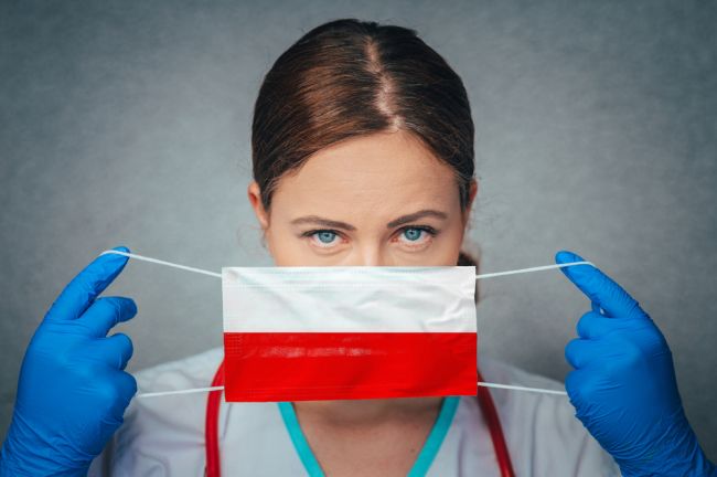 Napomínanie v Poľsku nezabralo, za nenosenie rúšok bude pokuta
