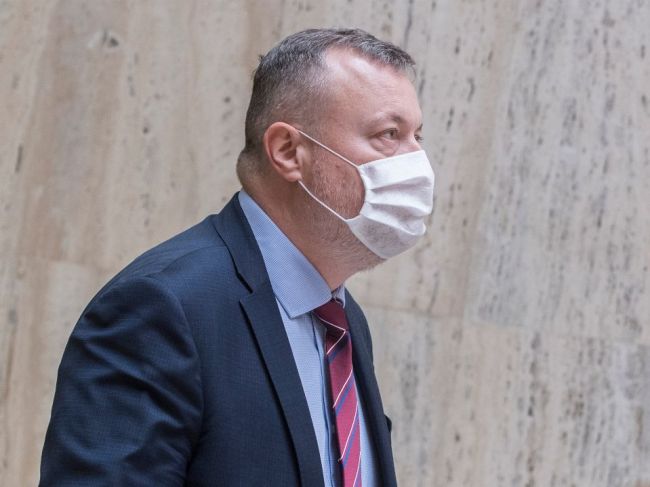 Krajniak: Každý 25. človek v SR je nakazený COVID-19, sú len dva scenáre