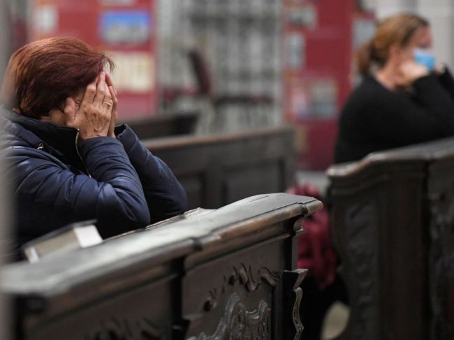 Biskupi napísali Matovičovi list, sú proti plošnému zákazu bohoslužieb