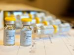 Spoločnosť Johnson & Johnson prerušila klinické testy vakcíny