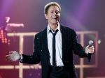 Legendárny britský spevák Sir Cliff Richard jubiluje