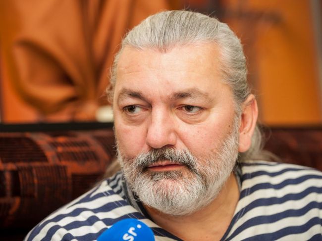 Spevák Hůlka vrátí Zemanovi štátne vyznamenanie