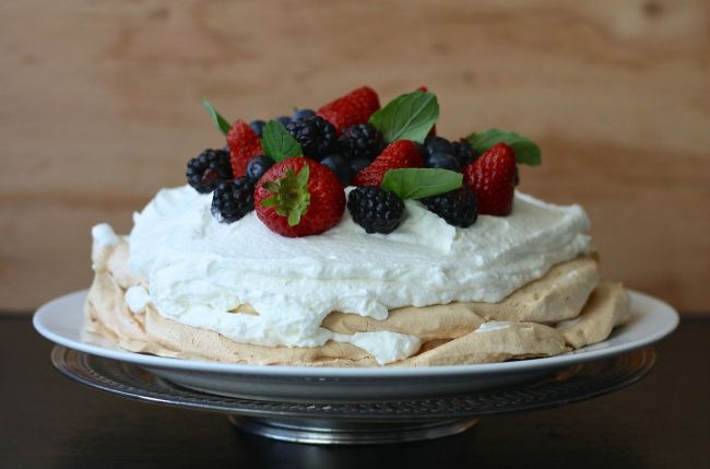 Jednoduchá Pavlova torta: S týmto šikovným trikom ju pripravíte za 20 minút