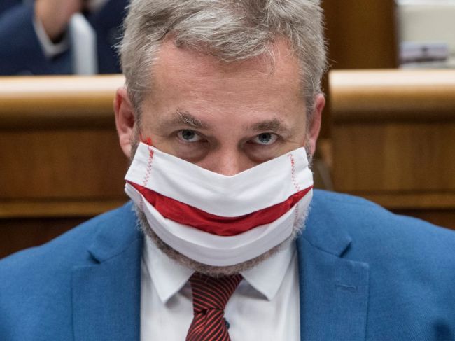 Dostál by ocenil skoršiu úpravu opatrení ÚVZ, Kolíková hovorí o boji o dni