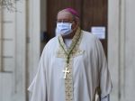 Trnavský arcibiskup Orosch obnovil v druhej vlne pandémie polnočné požehnania