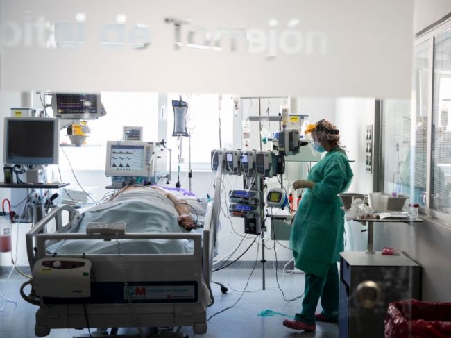 V Česku zomrel v pondelok rekordný počet ľudí s koronavírusom