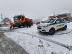 Polícia vyzýva k opatrnosti na cestách, v Kremnických vrchoch snežilo
