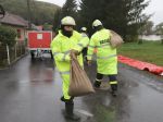 V Moldave nad Bodvou už spotrebovali 20 ton piesku, hrozba podľa mesta trvá