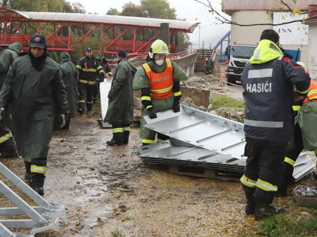 Z koryta sa vylial už aj Hron, povodeň ohrozuje majetok Zvolenčanov