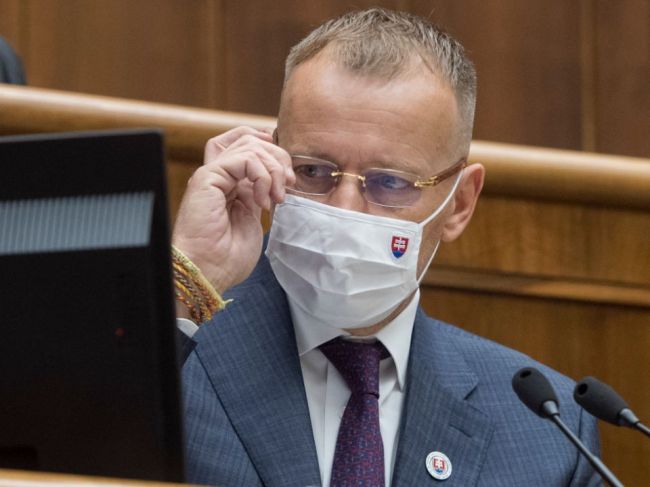 Kollár má na schôdzu zaradiť všetky body, ktoré boli časovo a vecne dodané