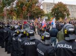 Polícia na mieste protestu zadržala niekoľko osôb