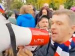 Polícia pátra po identite mužov a detí na proteste v Bratislave