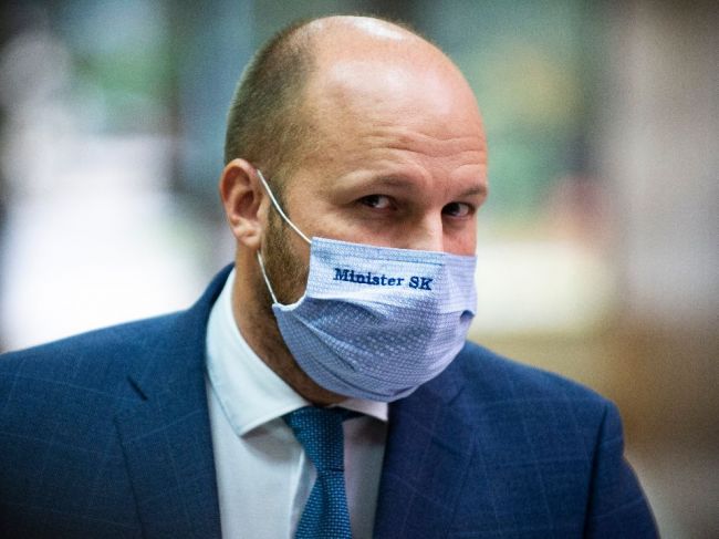 Naď: Vláda rozhoduje, či poverí ozbrojené sily vykonaním plošného testovania