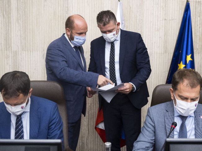Naď: Plánujeme nasadiť všetkých disponibilných vojakov, policajtov a hasičov
