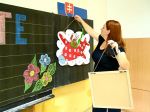 31 percent učiteľov si myslí, že očkovanie je prípravou na čipovanie ľudí
