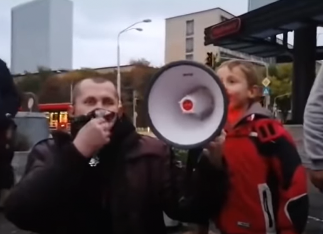 Video: Polícia identifikovala mužov a deti zo sobotného protestu v Bratislave