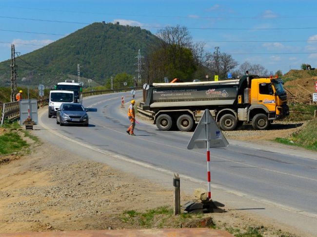 ÚVO zistil v tendri na výstavbu D1 dvanásť porušení zákona