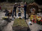 Mexická vláda žiada zavrieť cintoríny z obáv pred zhoršením pandémie