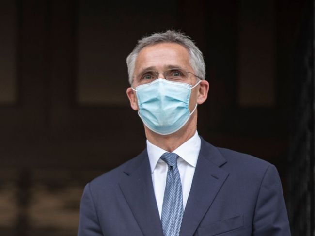 Stoltenberg dúfa, že USA zostanú aj po voľbách oddané NATO