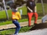 Video: Útok s mačetou za bieleho dňa, policajti zadržali 5 osôb