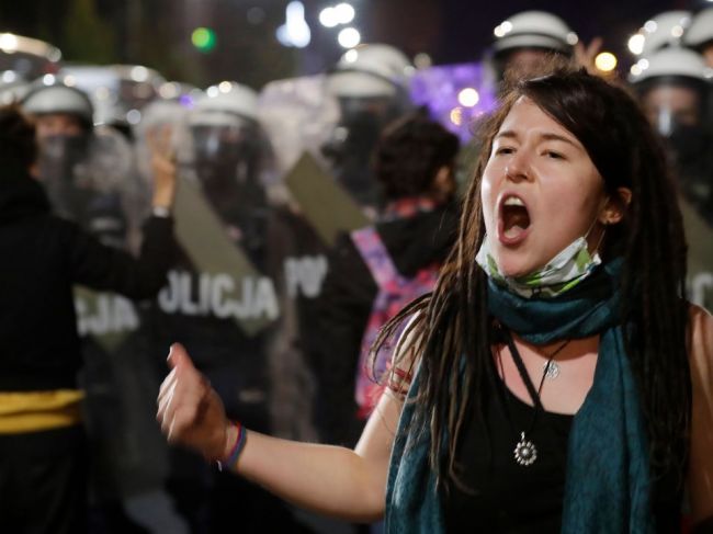 V Poľsku sa konali protesty proti takmer úplnému zákazu interrupcií