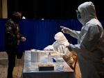 Plošné testovanie, aké bude na Slovensku, by podporilo 74 percent Maďarov