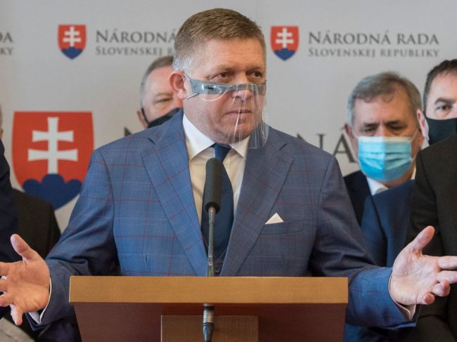 Fico vyzval voličov Smeru na rešpektovanie opatrení vlády a ohľaduplnosť