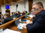 Poslanci pôsobiaci v Smere a Hlase sa v piatok nezúčastnili testovania