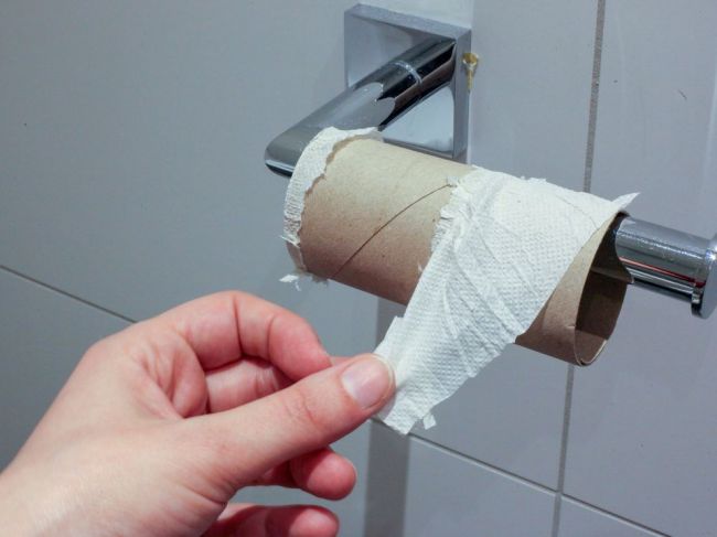 V Nemecku opäť prudko stúpa dopyt po toaletnom papieri a dezinfekcii