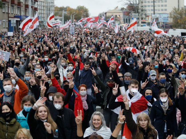 V Bielorusku protestovalo proti Lukašenkovi vyše 100.000 ľudí