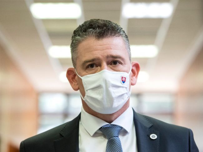 Mikulec hrozí zásahom štátnej polície v Rimavskej Sobote, dôvodom sú návštevy cintorína