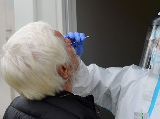 Pri testovaní by mali mať prednosť starší, hendikepovaní i tehotné ženy