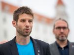 PS víta odmeny pre zdravotníkov, ďalšie musia byť podľa hnutia vyššie