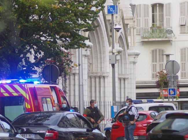 Útok nožom vo francúzskom kostole: Hlásia mŕtvych a zranených