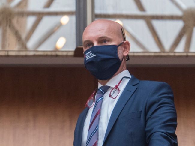 Ak sa rodičia netestovali, musia zvážiť danie dieťaťa do školy
