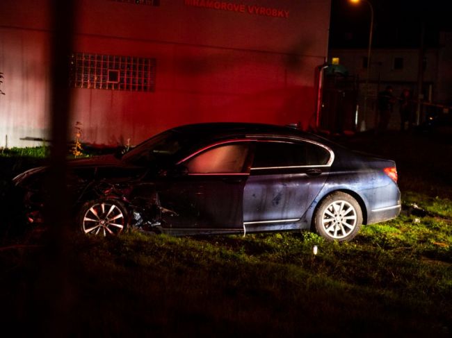 Polícia hľadá svedkov dopravnej nehody, pri ktorej havarovalo auto s Borisom Kollárom