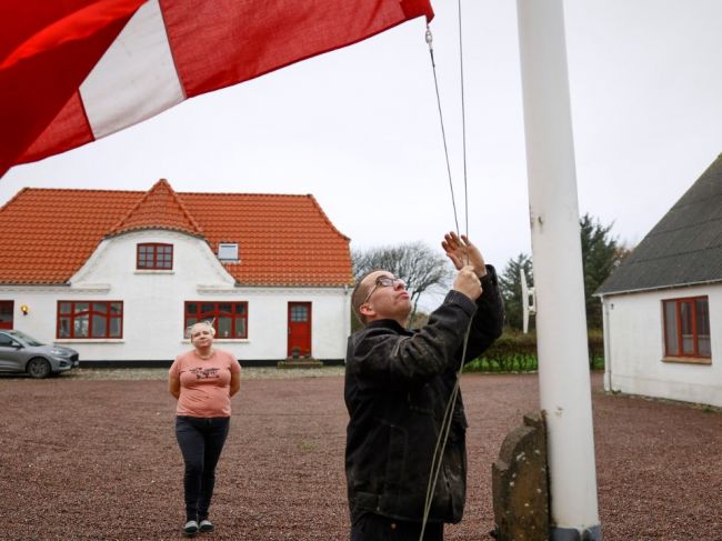 Pre zmutovaný koronavírus na norkových farmách uzavreli Severné Jutsko