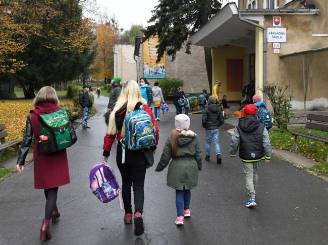 Školákov opäť čakajú prázdniny
